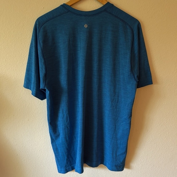 Lululemon sz XL Vent Tech Blue Athletic Workout Outdoor shirt great condition - Picture 4 of 8